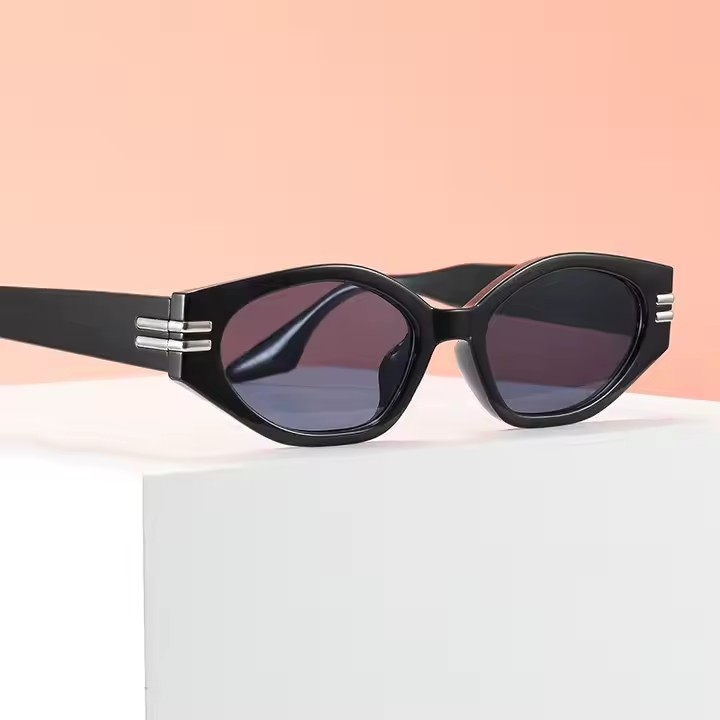 Teen retro vintage sunglasses